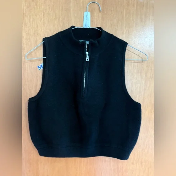 Wild Fable NWT, Black Zip-Up Crop Top M, P2P: 16”-18” - Picture 2 of 4